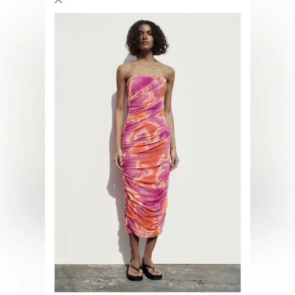 zara corset midi dress NWT ZARA Corset-inspired Midi Dress  SIZE ( XS ) MINE: 1050 OWN: 1290 (  AUTOMATIC URS )  NO DELETING OF COMMENT  NO RUSH SHIPPING  No details,  No mine